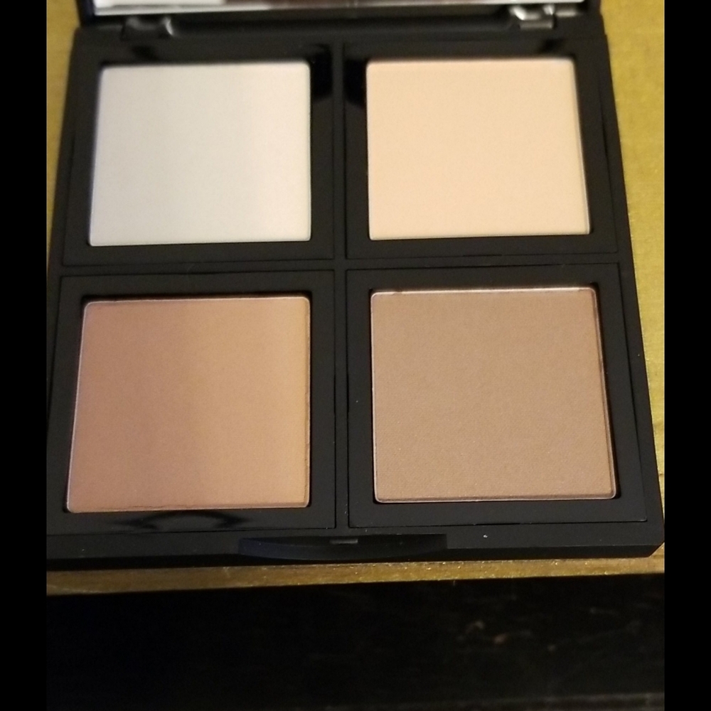 ๐๏ธ LISTING!! BNIB ELF CONTOUR PALETTE LIGHT - Picture 9 of 9